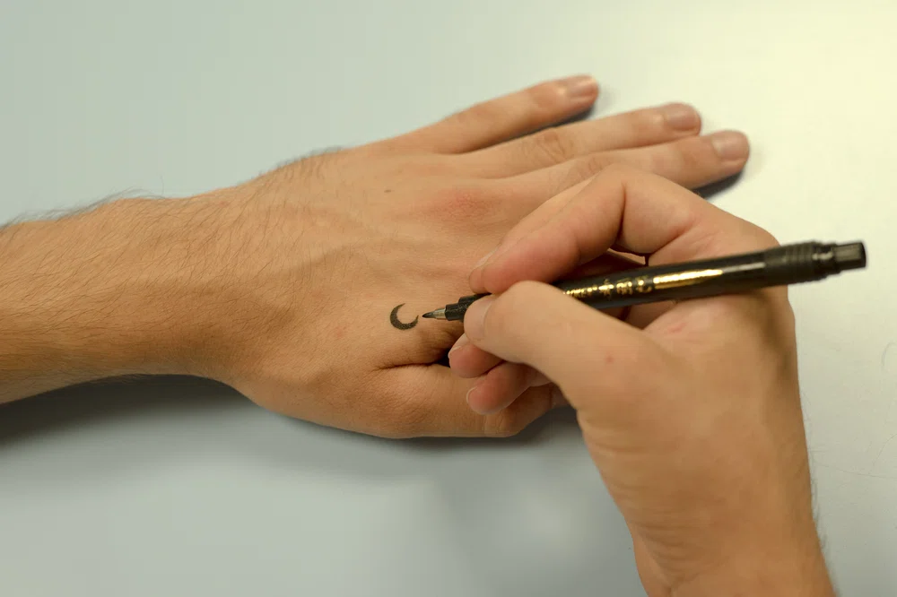 drawing-on-yourself