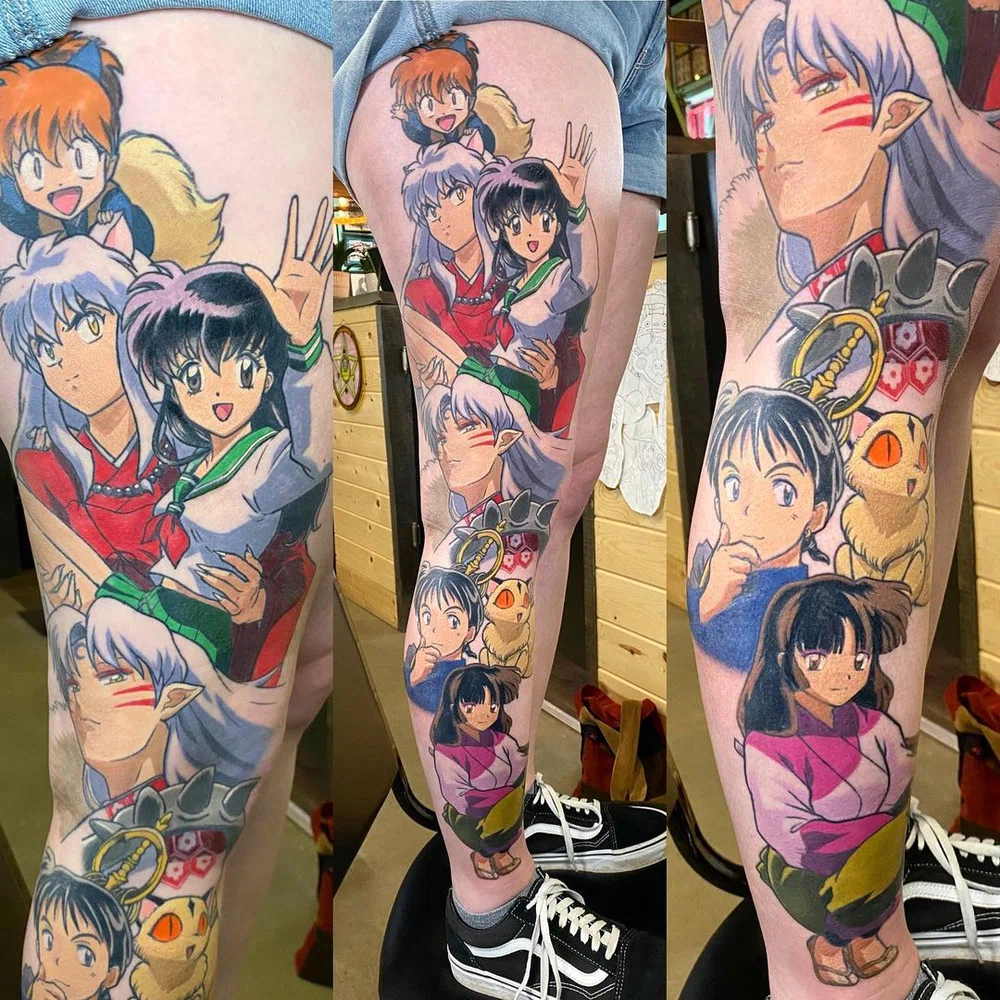tatuaje estilo anime a color en pierna entera de la artista Kimberly Graziano