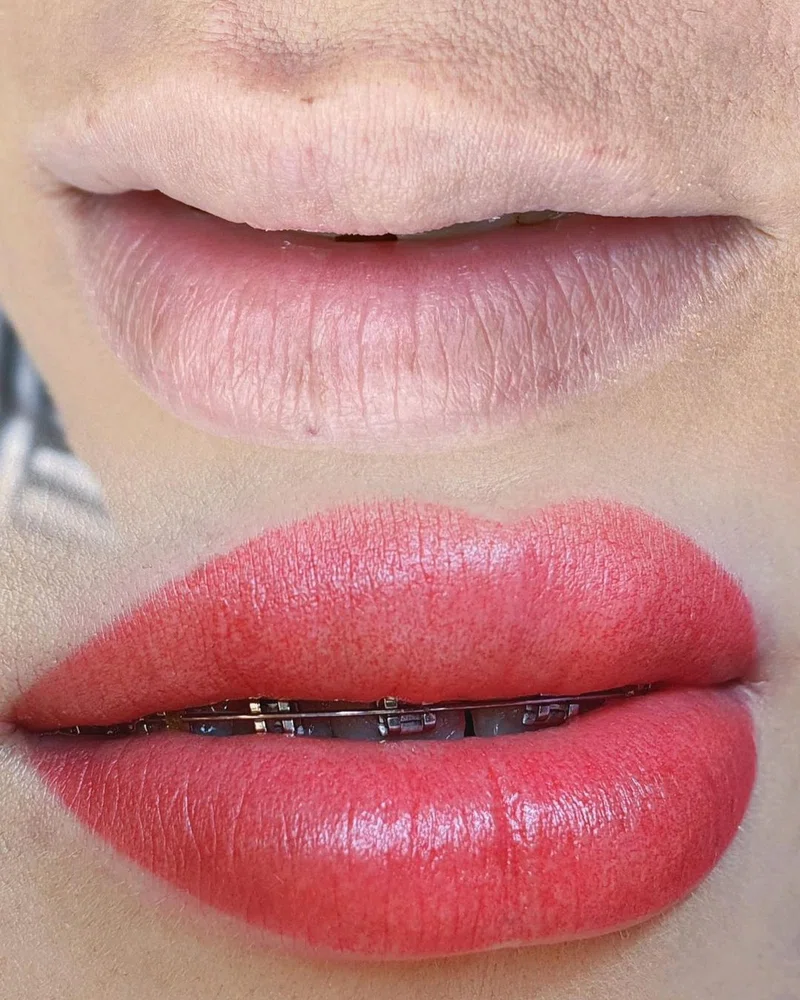 labios tatuados mediante técnica de micropigmentación