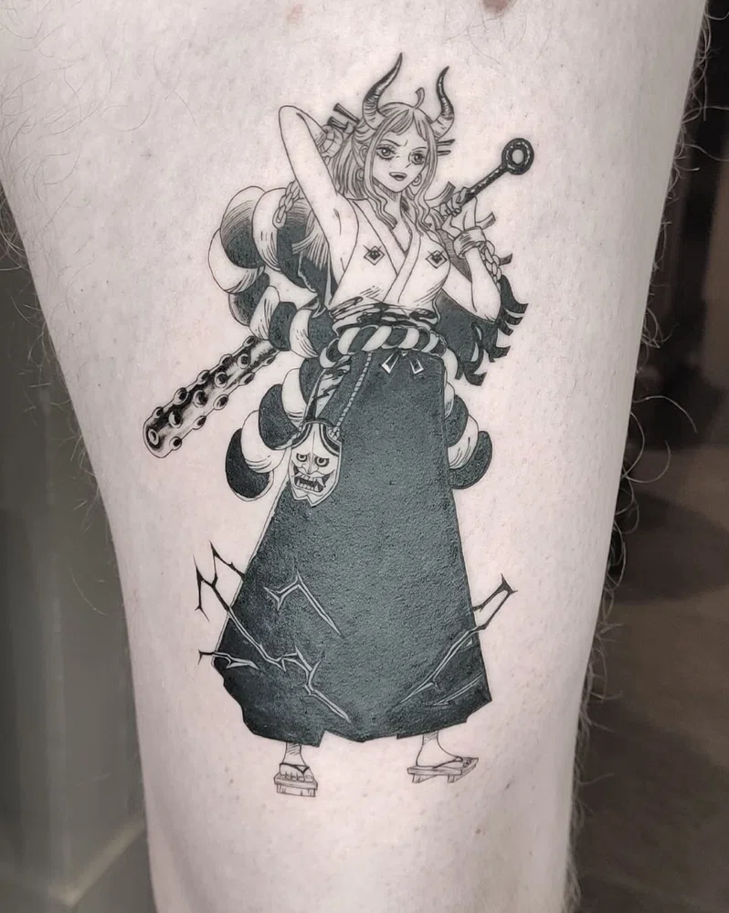 tatuaje anime del artista Yokai utilizando técnica fine line